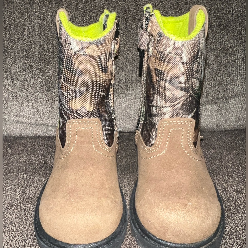 Outdoor toddler boots